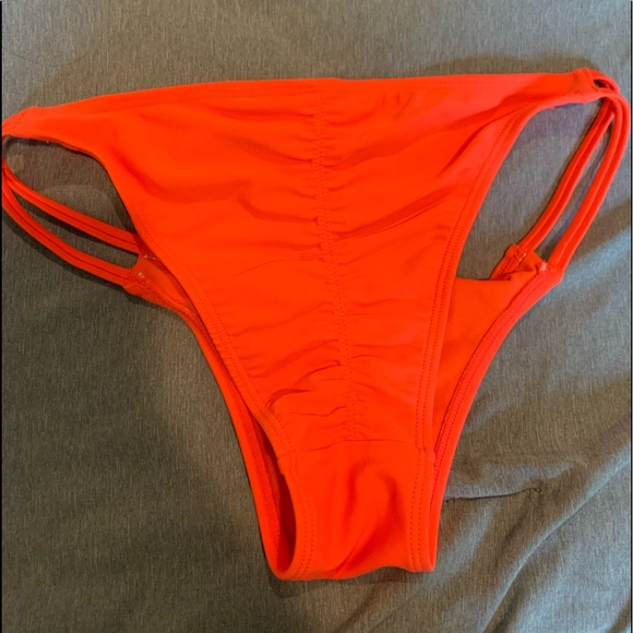 3/$18.🌼 Bundle of 3 size small cheeky bikini bottoms - Picture 3 of 10